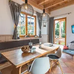 Dorfchalets & - In Centre Including Free Entry Tauern And Summer Card Apartmán