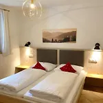 Dorfchalets & - In Centre Including Free Entry Tauern And Summer Card Kaprun