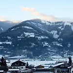 Dorfchalets & - In Centre Including Free Entry Tauern And Summer Card Kaprun