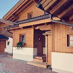 Dorfchalets & - In Centre Including Free Entry Tauern And Summer Card Apartmán