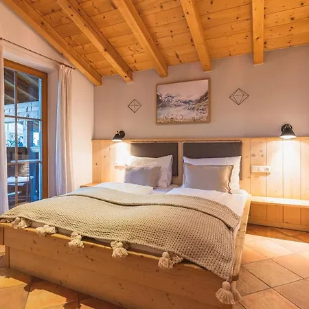 Apartment Dorfchalets & - Authentic Experience In Centre Of Including Tauernspa And Summercard