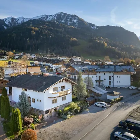 Dorfchalets & - In Centre Including Free Entry Tauern And Summer Card * カプルーン