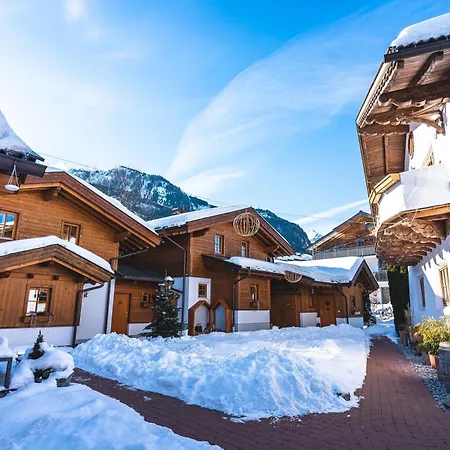 アパート Dorfchalets & - In Centre Including Free Entry Tauern And Summer Card カプルーン