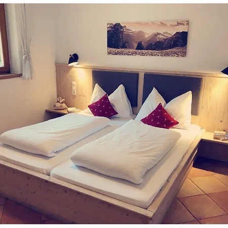 Dorfchalets & - In Centre Including Free Entry Tauern And Summer Card * Kaprun