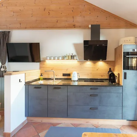 Dorfchalets & - In Centre Including Free Entry Tauern And Summer Card Appartamento