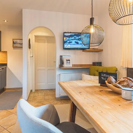 Dorfchalets & - In Centre Including Free Entry Tauern And Summer Card Appartamento *